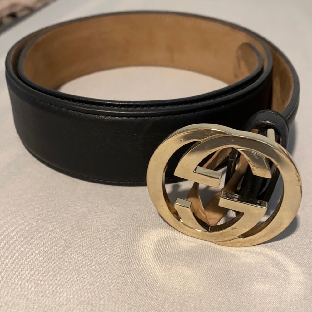 Black Gucci belt